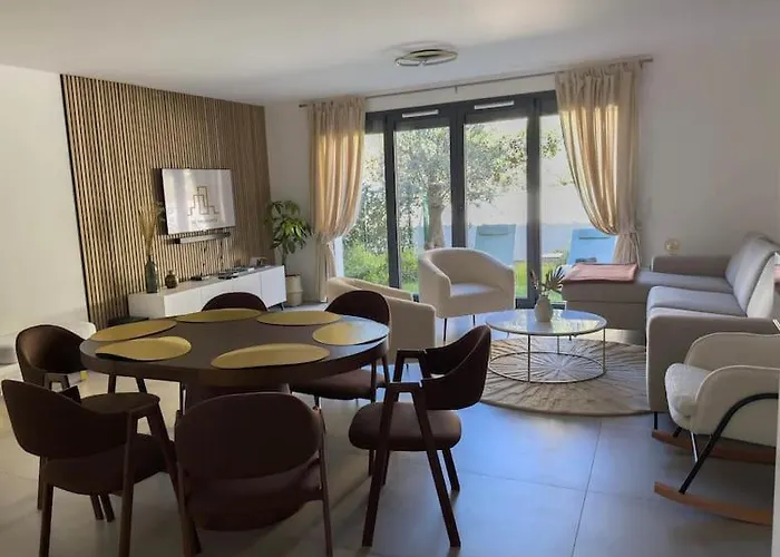 Havre De Paix Avec Jardin - Cote Azur Ste Maxime Διαμέρισμα *